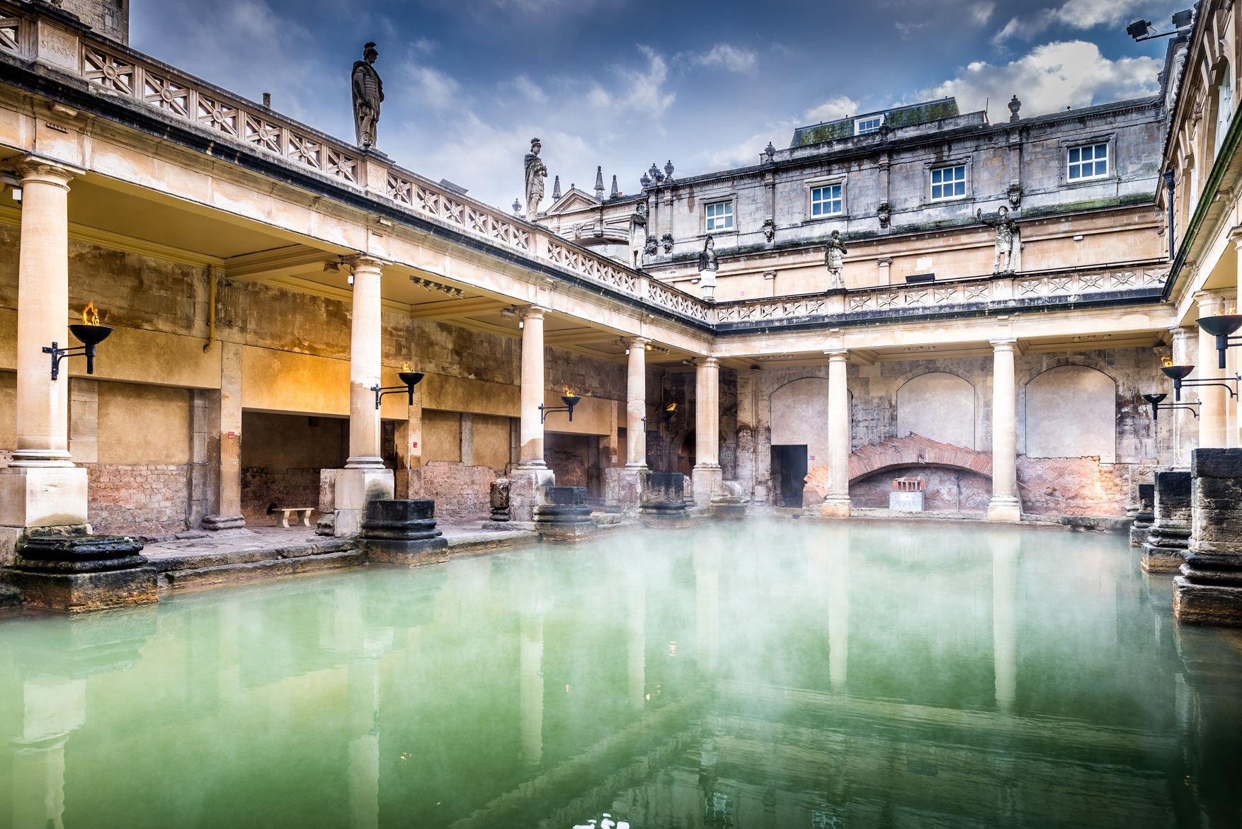 the-roman-baths-museum-in-bath-bath-cotswolds